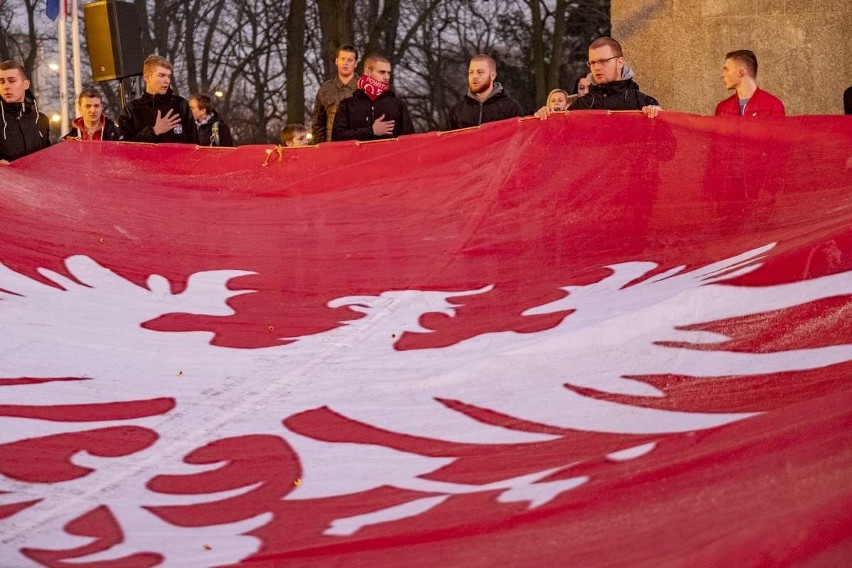 Marsz Zwycięstwa przeszedł przez Poznań. Tak kilkaset osób uczciło zwycięskie Powstanie Wielkopolskie [ZDJĘCIA]