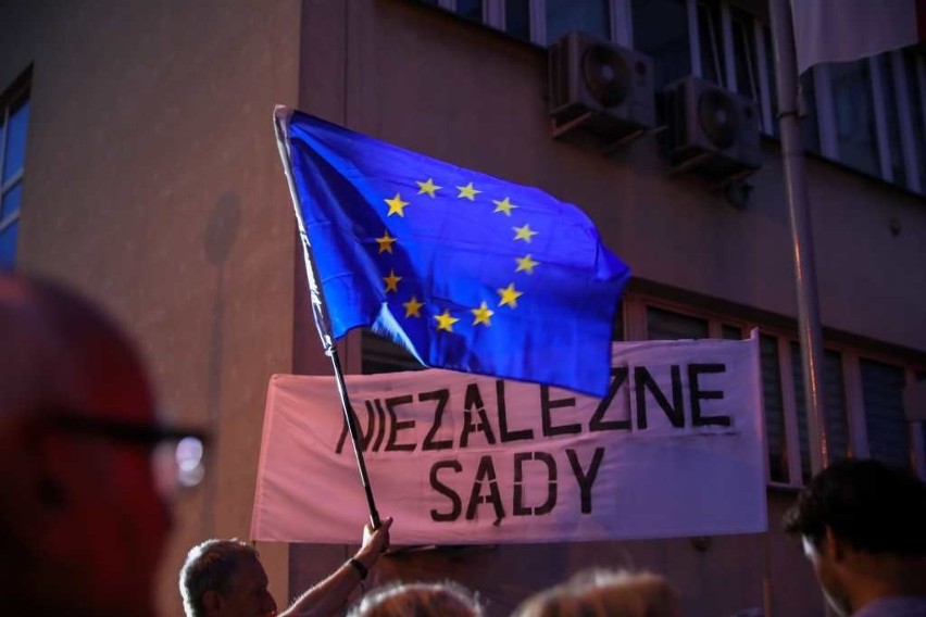 Kraków. Protest KOD pod siedzibą sądu w Krakowie [ZDJĘCIA]