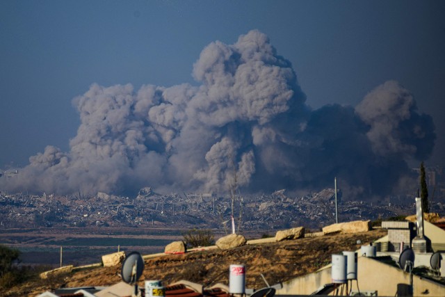 Od rana izraelskie siły uderzyły już w 200 celów w Strefie Gazy.