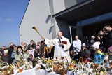 Setki wiernych w Wielką Sobotę święciły pokarmy w parafiach na Widoku i "pod lasem" w Skierniewicach
