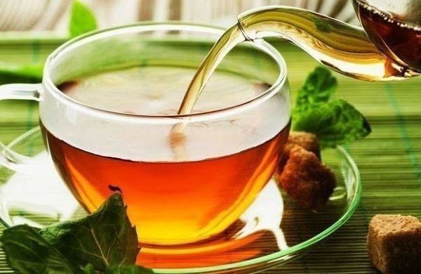 Herbata zielona, czarna, czerwona - czyli czym i jak się rozgrzać w jesienne dni [PRZEPISY]