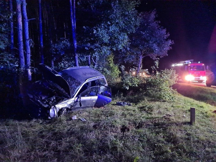 Ostrówek. Wypadek na DK8. Kierowca leżał nieprzytomny obok...