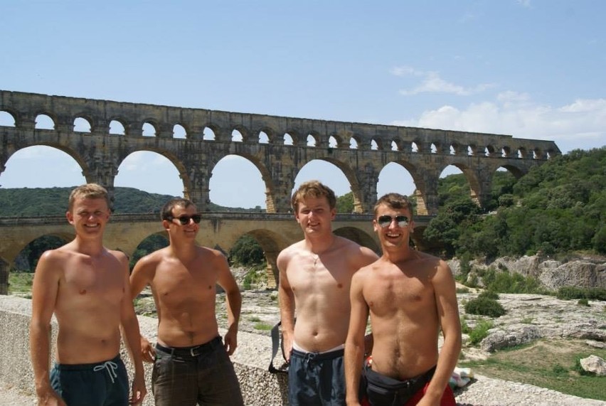 W Pont du Gard chłopaki mieli okazję się poopalać.