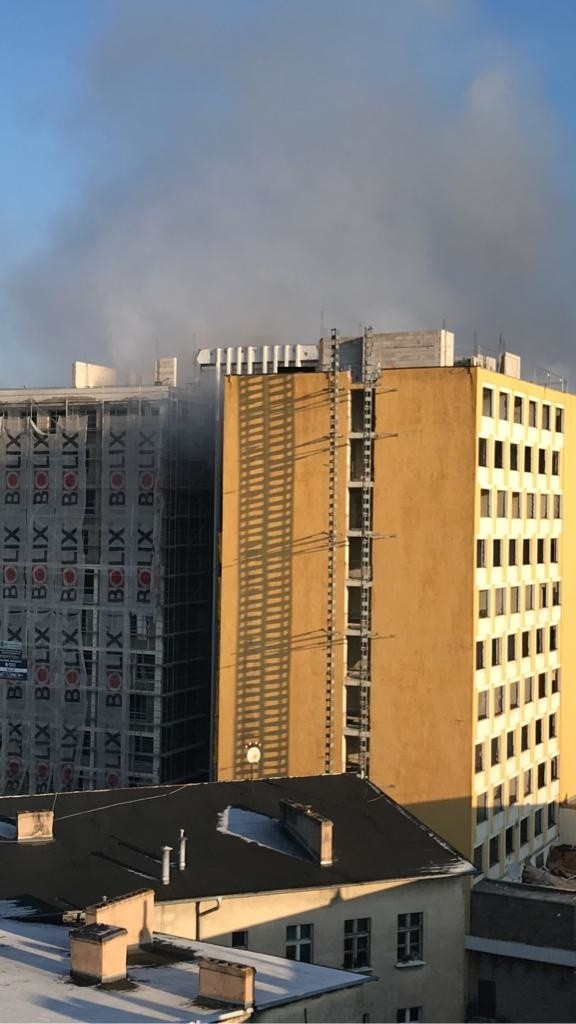 Pożar w byłym hotelu "Brda" wybuchł na dnie szybu windy