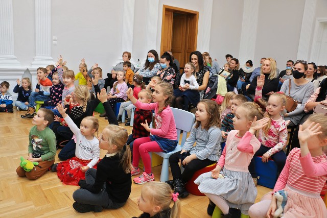 Cykl „Familijna niedziela”, prowadzony od wielu lat przez Wielickie Centrum Kultury w różnych obiektach kulturalnych w gminie Wieliczka, gromadzi zawsze dużą publiczność