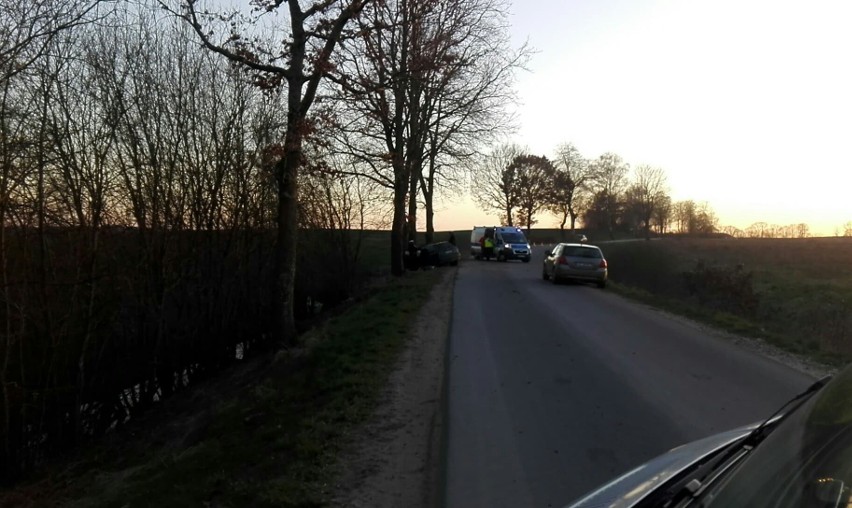 Śmiertelny wypadek na drodze z Kczewa do Słonowic w gm. Kobylnica (zdjęcia)