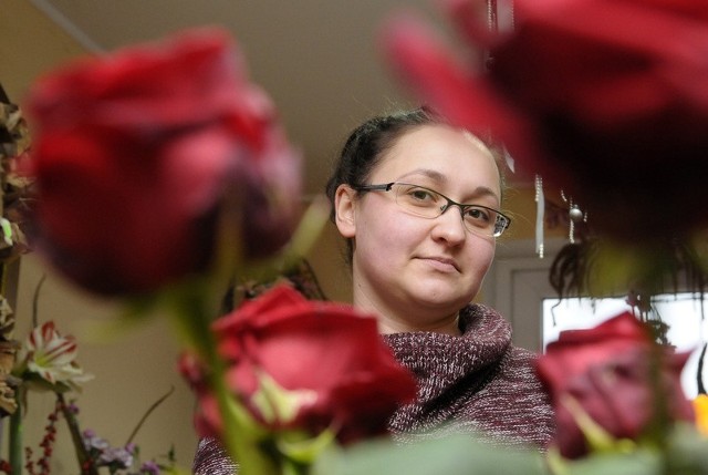 Gdy otrzymujemy kwiaty, towarzyszą nam emocje - mówi Ewa Frąckowiak, florystka