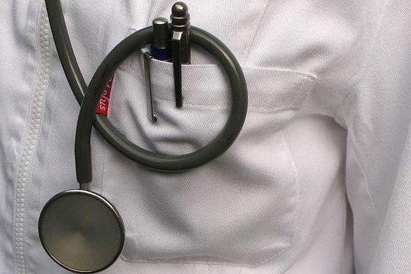 Nowy Szpital w Kostrzynie zawiesił dwóch lekarzy, na których w ostatnim czasie skarżyli się pacjenci lecznicy.
