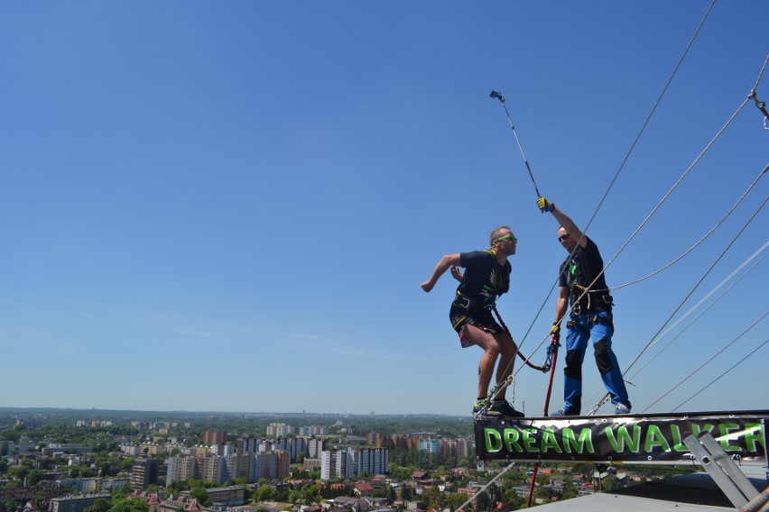 Sosnowiec: śmiałkowie skakali z Żylety