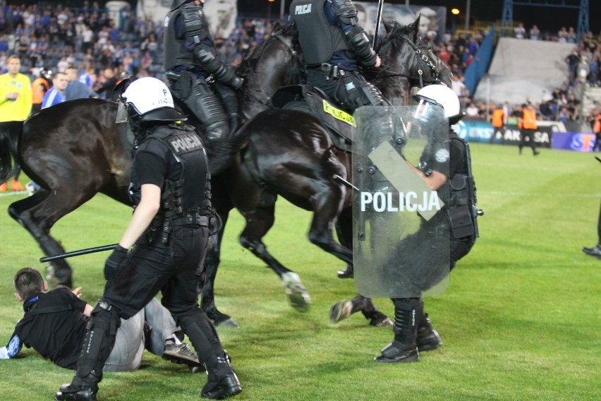 Zadyma w Chorzowie po meczu Ruch - Górnik Łęczna. Smutne pożegnanie z Ekstraklasą ZDJĘCIA