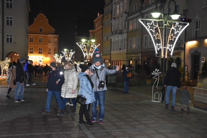 Przedświąteczna niedziela w Opolu, 13 grudnia 2020 roku.