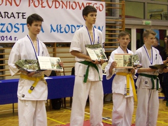Dawid Tomczyk z Tarnobrzeskiego Klubu Kyokushin Karate stanął w Sanoku na najwyższym stopniu podium.