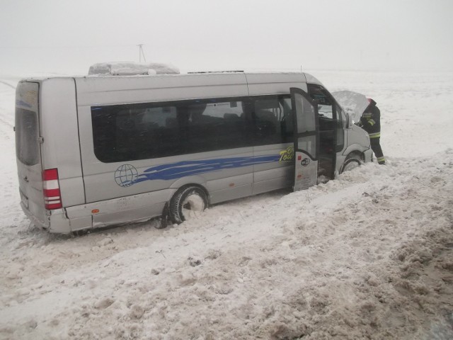  Po tym jak w czwartkowy poranek bus wypadł z trasy w Nieskurzowie Nowym, do szpitala trafiła jedna osoba