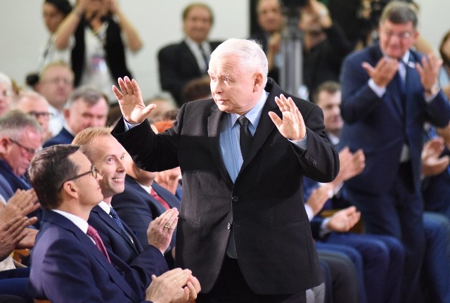 - Jarosław, Jarosław, Jarosław – takimi okrzykami rozpoczęła się konwencja Prawa i Sprawiedliwości w auli Uniwersytetu Zielonogórskiego. Na spotkaniu oprócz prezesa PiS, Jarosława Kaczyńskiego, przemawiał także premier Mateusz Morawiecki oraz Piotr Barczak, kandydat na prezydenta Zielonej Góry.