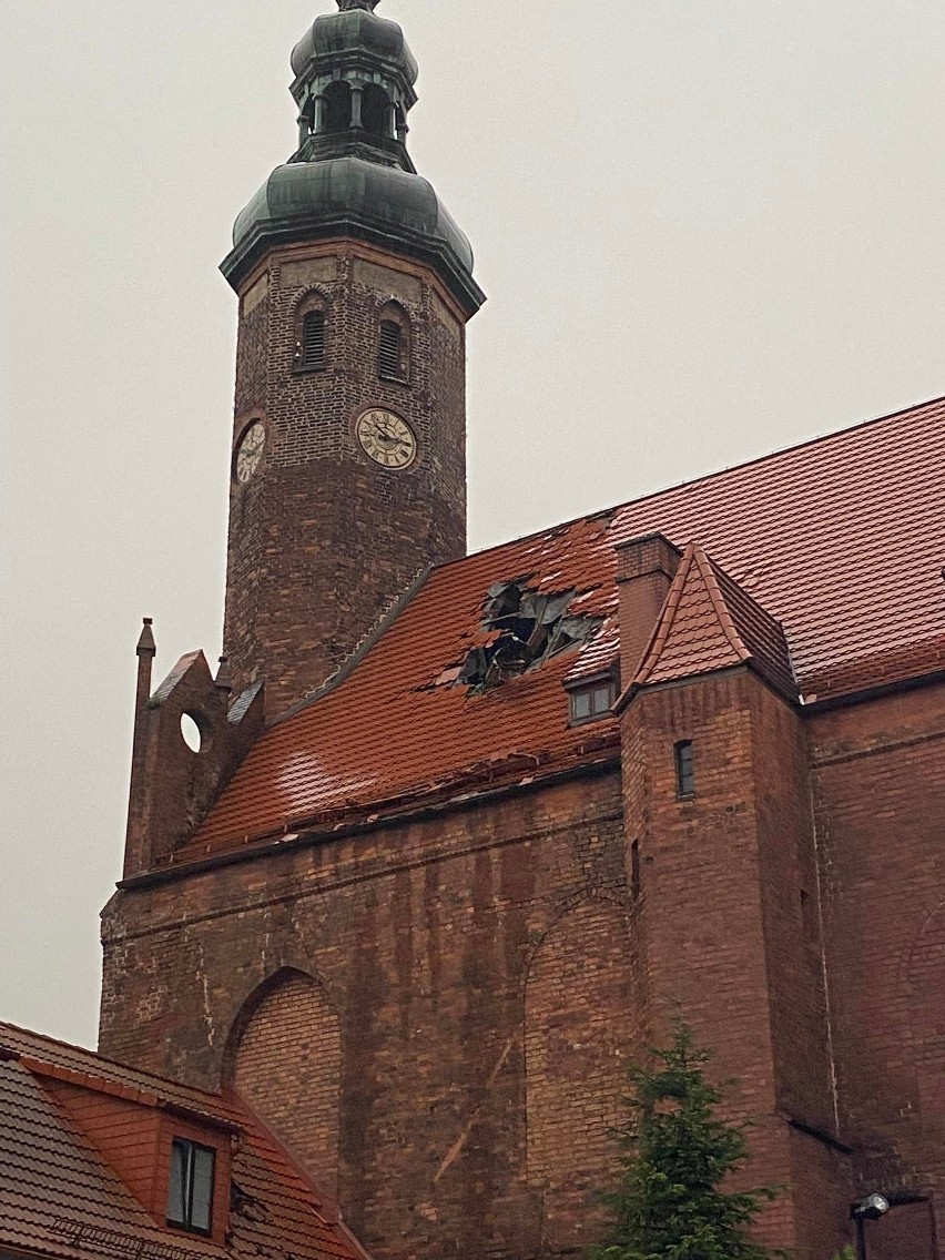 Zniszczony zabytkowy kościół św. Jacka w Słupsku.