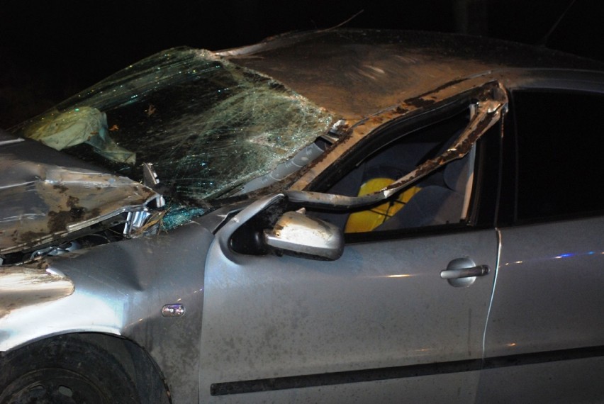 Wypadek pod Kotlinem: Auto dachowało na prostym odcinku...