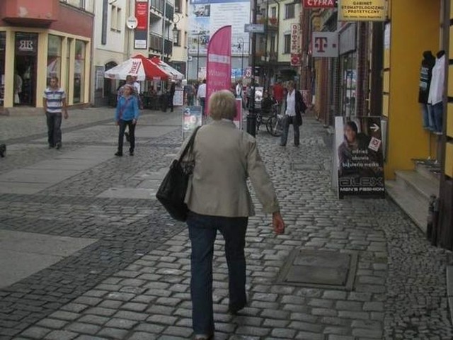 Lębork inwestuje w miejski monitoringJedna z nowych kamer powstała u zbiegu ulic Reja i Staromiejskiej.