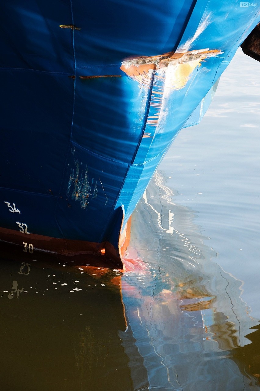 Nawigator XXI uderzył w nabrzeże wojskowe w Świnoujściu. Uszkodzony, samodzielnie wrócił do portu