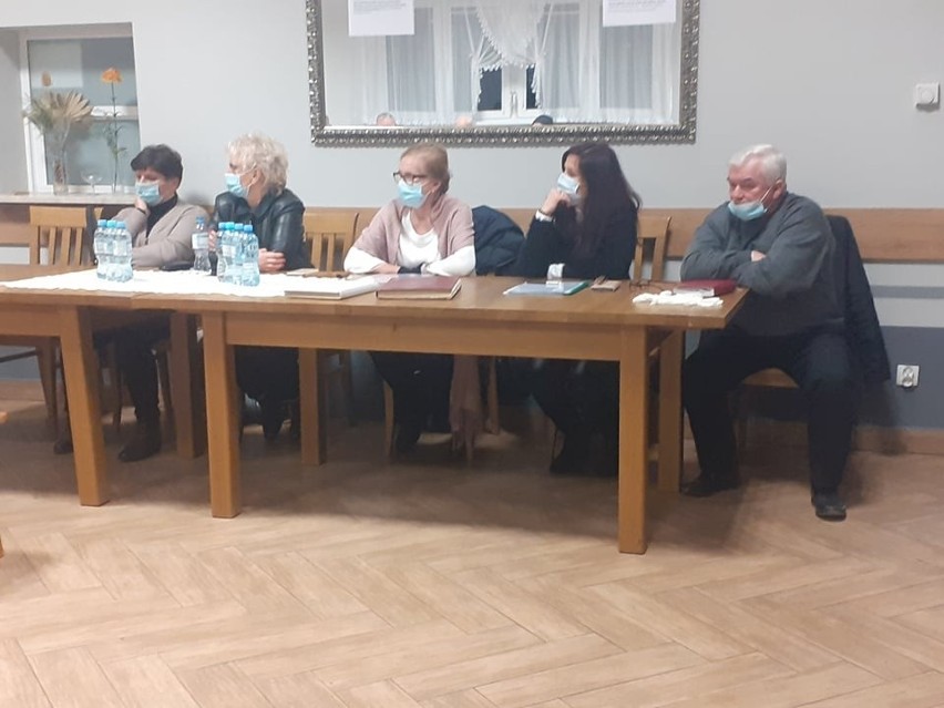 Rodzice uczniów z SP Sosnówki apelowali do władz Gminy...