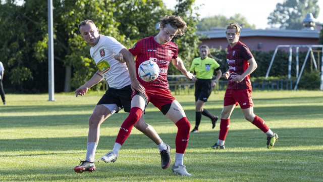 Korona (na czerwono) przegrała z KS-em Zaczernie 0:3