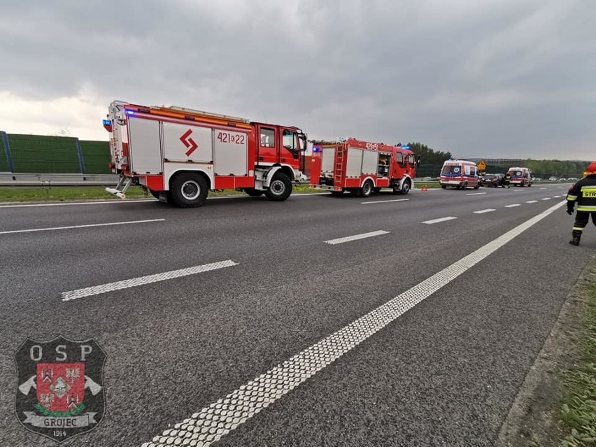 Rudno. Zderzenie samochodów na autostradzie A4. Dwie osoby zostały ranne [ZDJĘCIA]