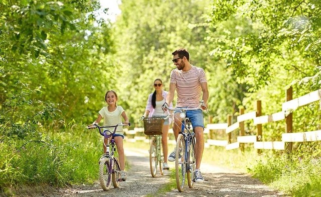 Letnie miesiące sprzyjają rekreacji i sportom amatorskim. W ostatnich latach rekordy popularności biją biegi, triathlon czy wyścigi kolarskie MTB. Oprócz doświadczonych zawodników wśród nas jest też ogromna grupa początkujących amatorów. Postanowiliśmy więc przybliżyć im pierwsze kroki przed wyprawą rowerową. Rady na temat tego jak przygotować się do jazdy na rowerze przekazał nam Michał Ficek, 27-letni kolarz z poznańskiej grupy Volkswagen Samochody Użytkowe MTB Team.