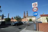 Ograniczenia prędkości na drogach w Polsce: kto i jak je ustala?