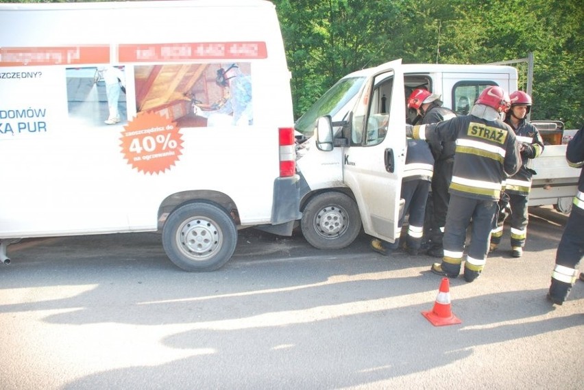 Wypadek na DK 94 w Dąbrowie Górniczej: Dwie osoby ranne