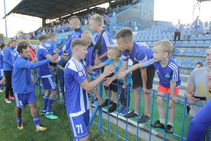 Ruch Chorzów - GKS Katowice 1:0. Tak cieszyli się kibice i piłkarze Niebieskich ZDJĘCIA