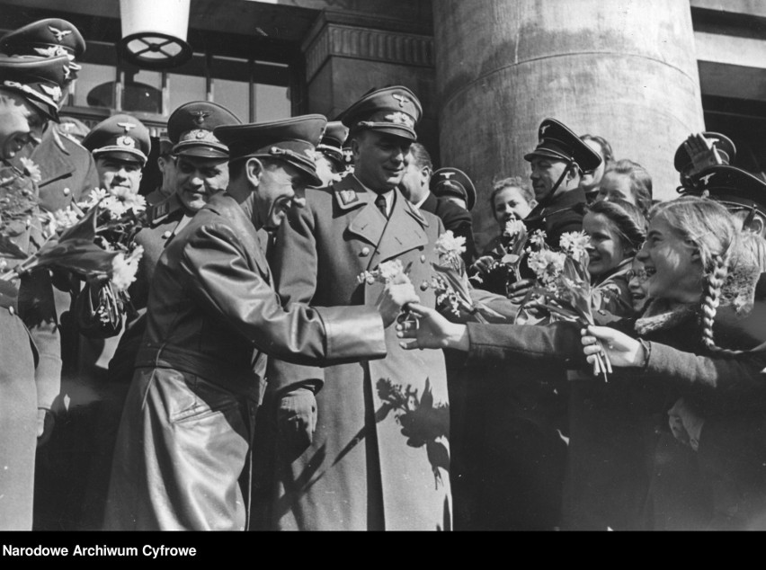 Poznań został zajęty przez Niemców 10 września 1939 roku. W...