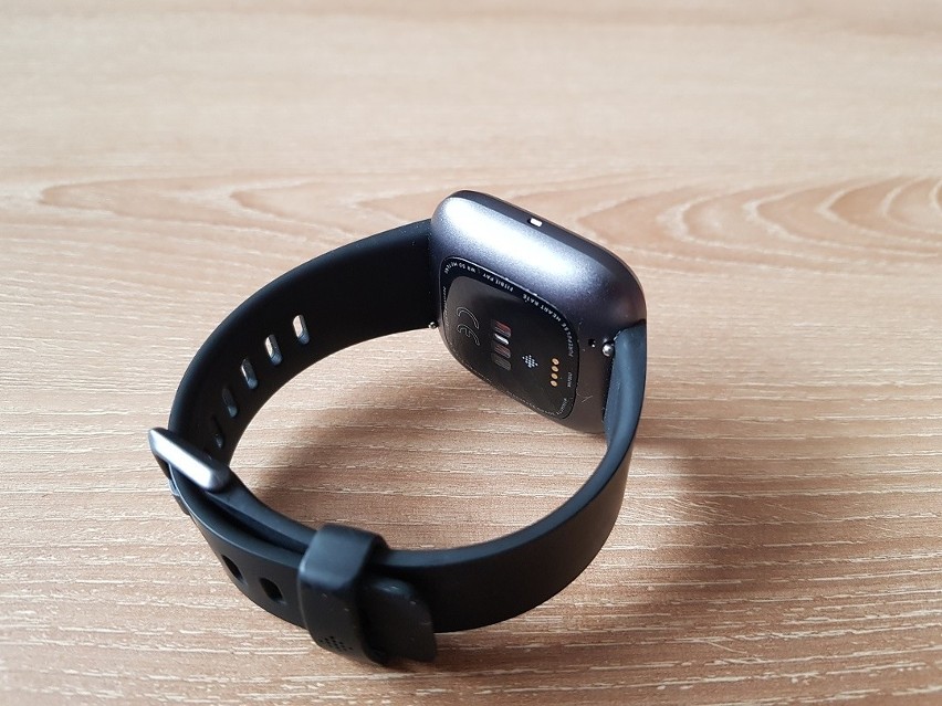 Fitbit Versa 2 – oto druga generacja najlepiej sprzedającego się smartwatcha firmy z San Francisco. Test, recenzja