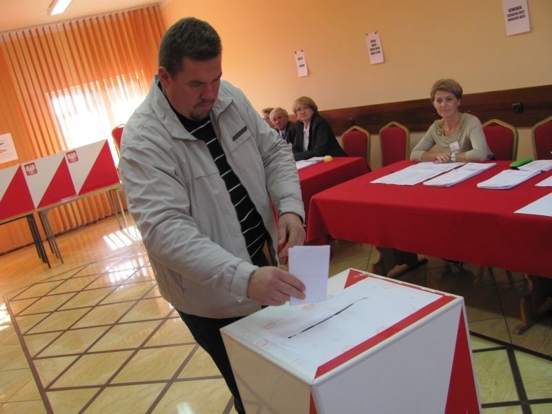 Mieszkańcy gminy Czerwin  głosują w referendum