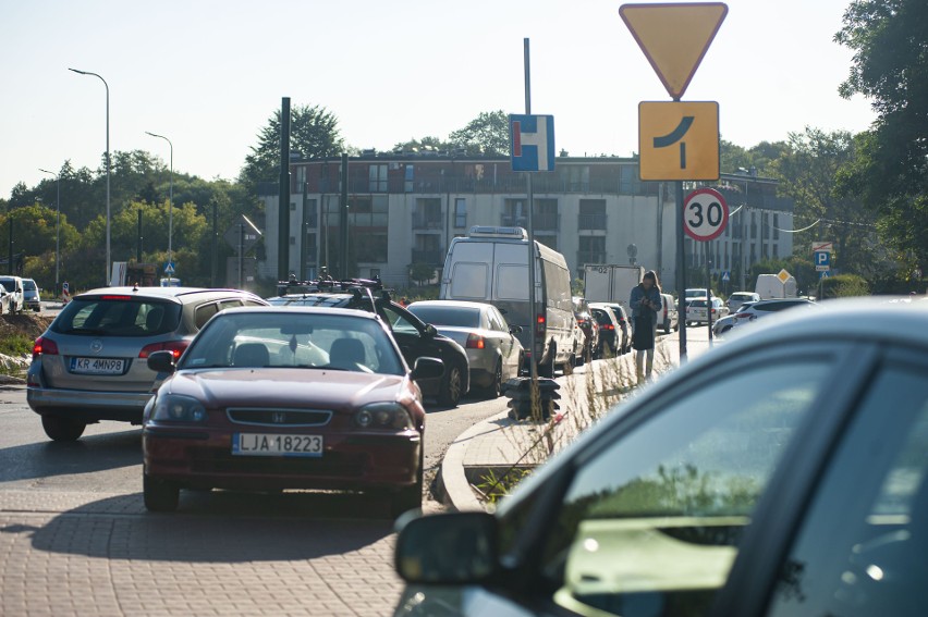 Kraków. Na Prądniku Białym mieszkańcy, aby dostać się do...