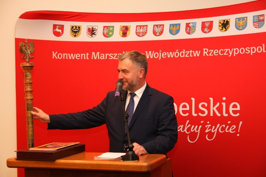 Marek Woźniak odebrał laskę marszałkowską