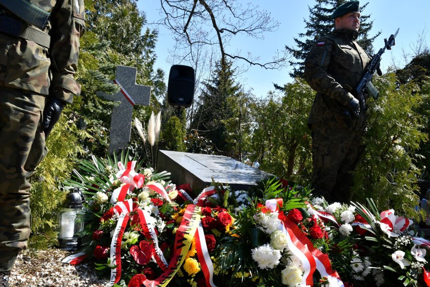 W 10. rocznicę śmierci grób płk. Jerzego Woźniaka został...