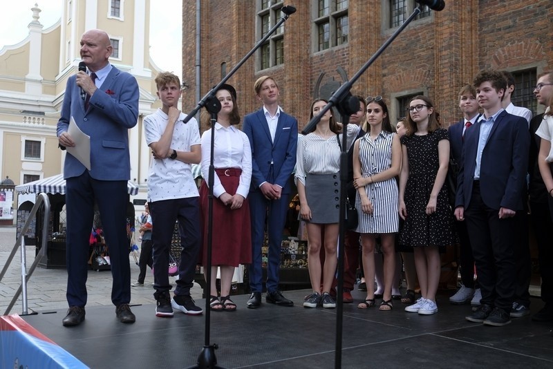 Oto najlepsza klasa w Toruniu! Jaką uzyskała średnią? Zobacz zdjęcia