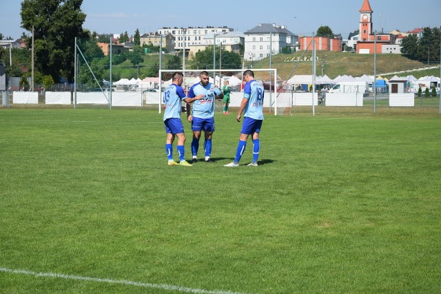Piłkarze Warki w sobotę zagrają na własnym boisku z Podlasiem Sokołów Podlaski.