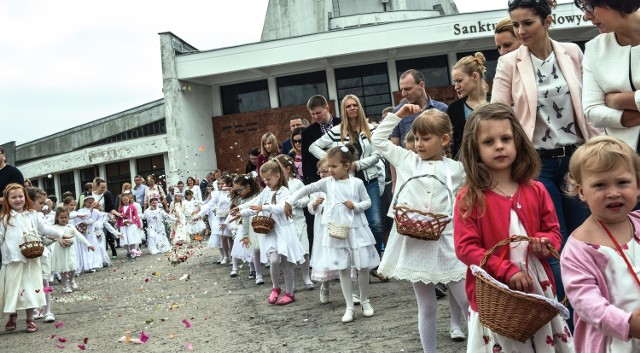 BOŻE CIAŁO PROCESJABOŻE CIAŁO PROCESJA Parafia Świętych Polskich Braci Męczenników