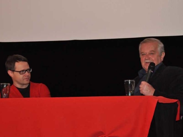 Marian Dziędziel na spotkaniu z sandomierską publicznością; obok Łukasz Maciejewski, dziennikarz, krytyk filmowy.
