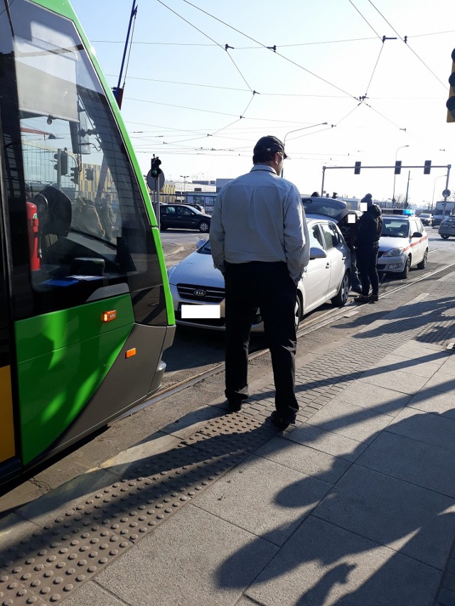 Tory zablokował nieoznakowany radiowóz i samochód Nadzoru Ruchu MPK Poznań