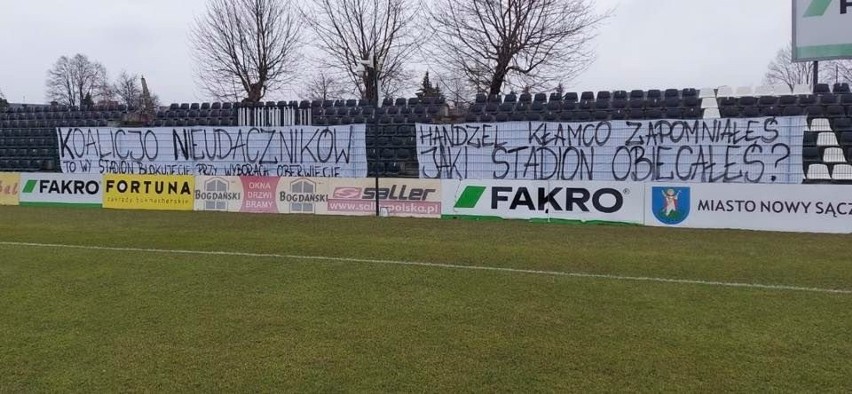 Kibice Sandecji mają dość czekania na stadion