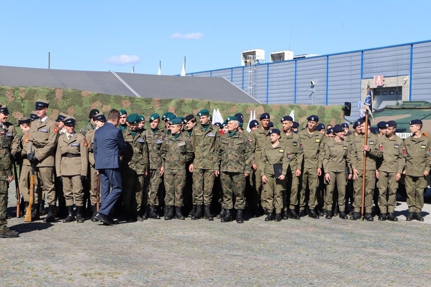 Koneccy strzelcy wyróżnieni przez ministra obrony podczas Międzynarodowego Salonu Przemysłu Obronnego w Targach Kielce