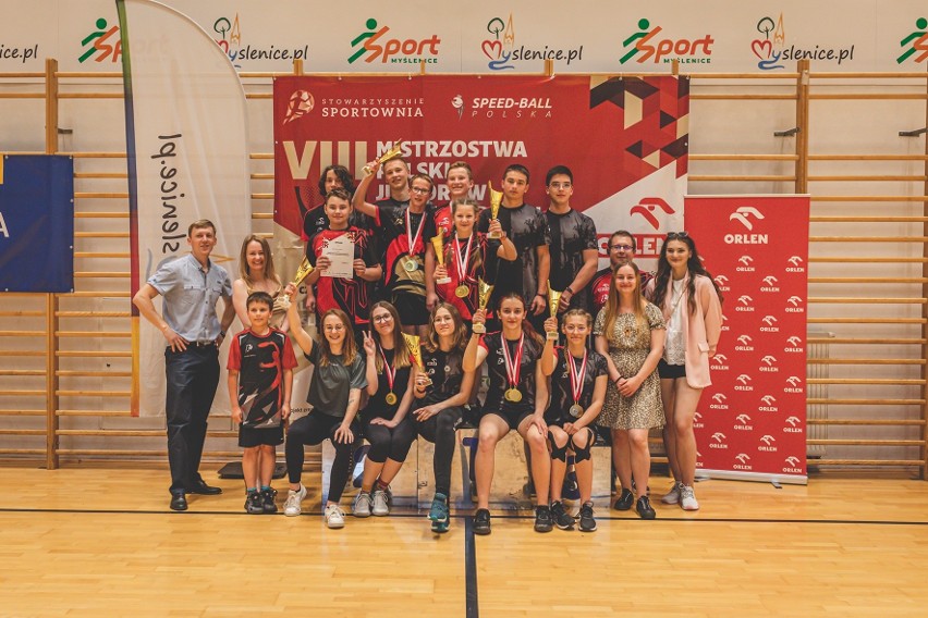 Grad medali ekip Speed-ball KRK i Speed-Ball Sportownia w mistrzostwach Polski juniorów w Myślenicach. Zdjęcia