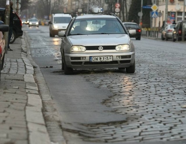 Fatalny stan nawierzchni na Wyszyńskiego