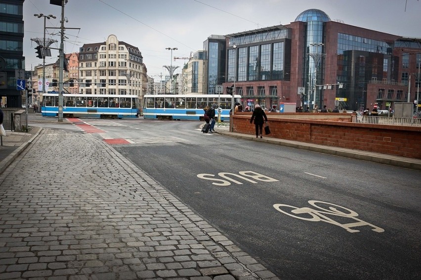 Kierowcy stracili pas na Dominikańskim. Teraz jest dla rowerów i autobusów