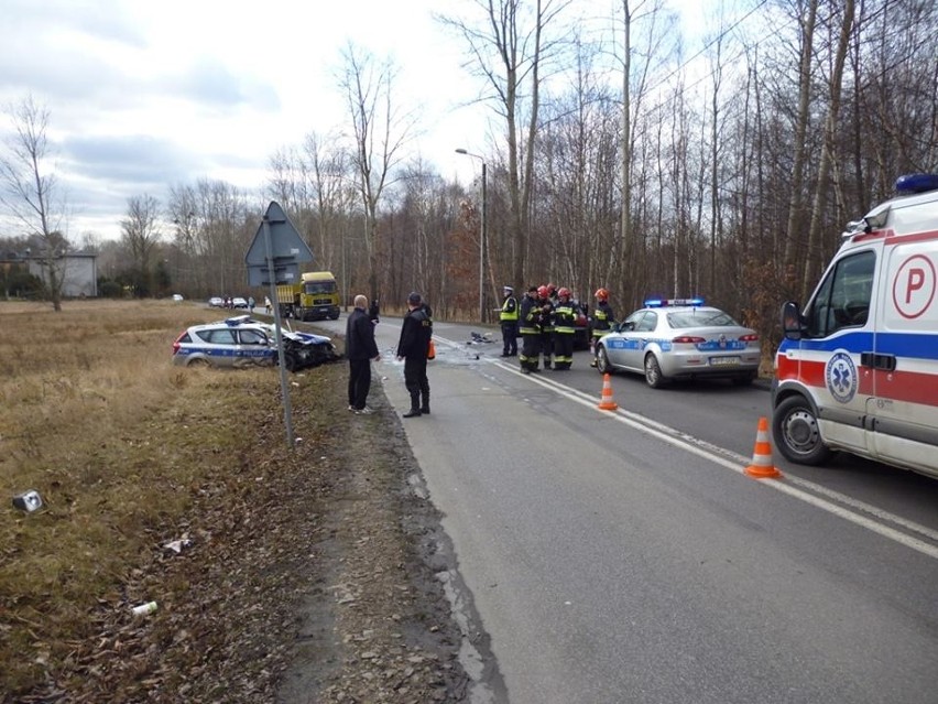 Wypadek w Knurowie. Policjanci są ranni