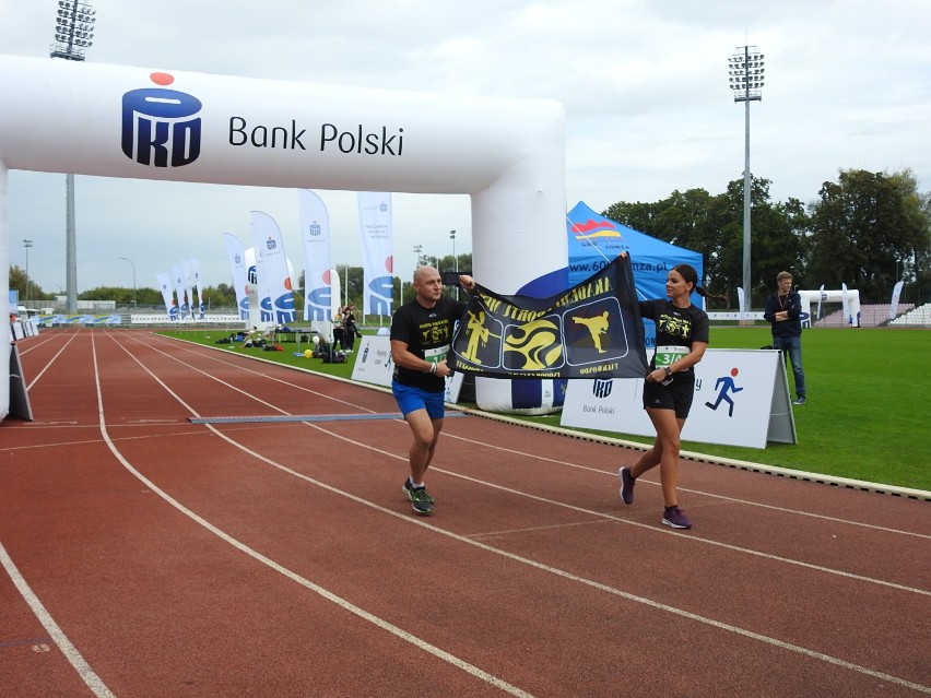 Łomża. 4. edycja PKO Bieg Charytatywny na stadionie. Pomagali z każdym krokiem i pokonywali rekordy [ZDJĘCIA, WIDEO]