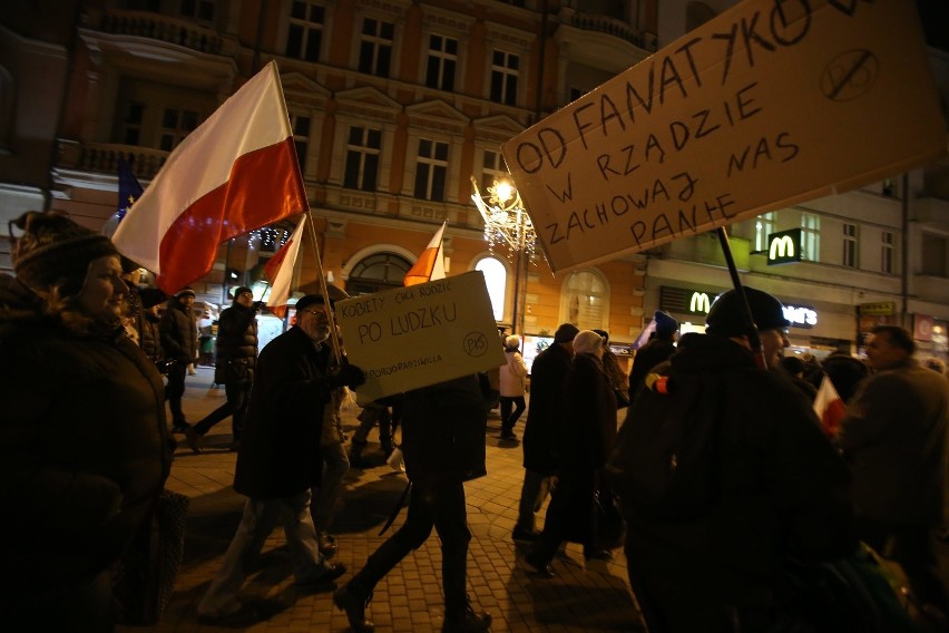 Demonstracja przeciw PiS w Katowicach 13 grudnia 2016