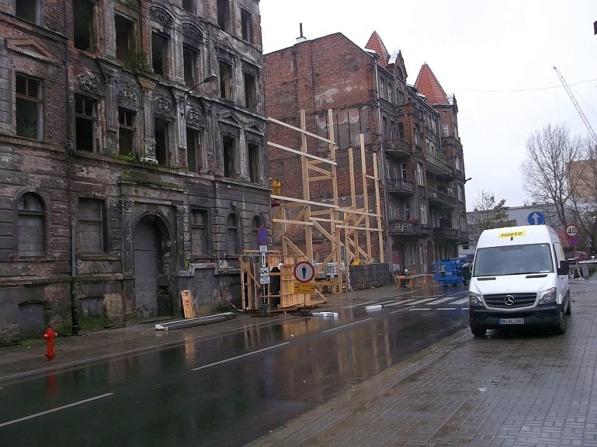 Film Spielberga we Wrocławiu. Na Kurkowej budują ściany, by zagrała Berlin (ZDJĘCIA)