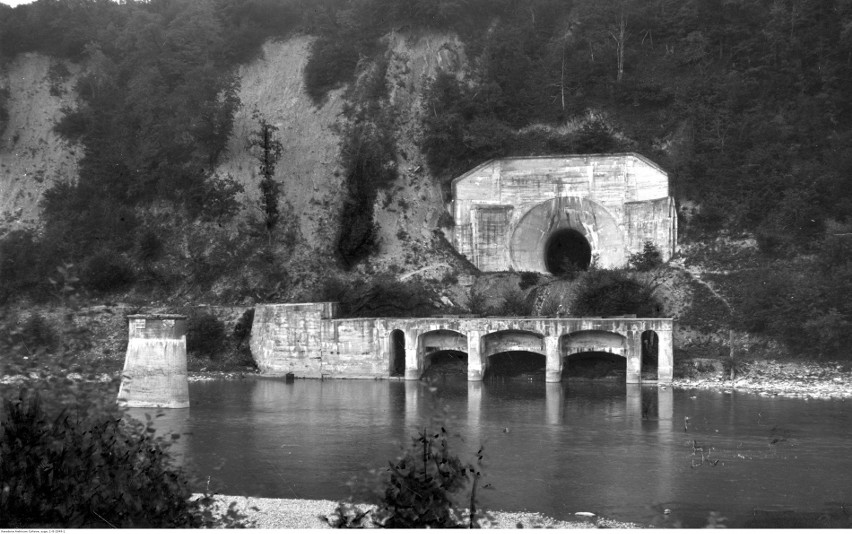 11 marca 1937 , Zakład elektryczno-wodny na Sanie w...